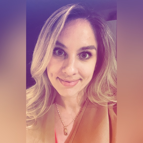 Meet your Posher, Robyn - Picture 1 of 1